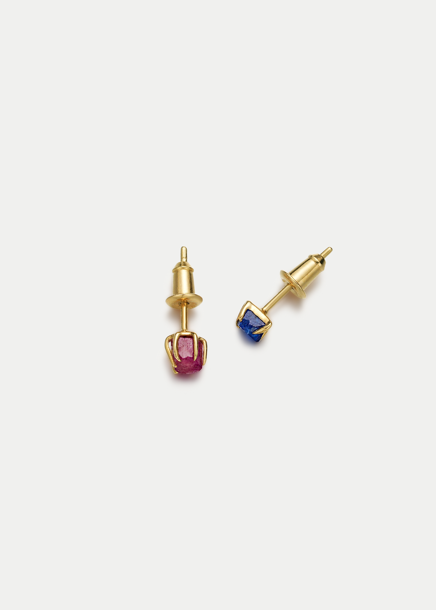 18kt Yellow Gold Cobalt Spinel Stud Earrings