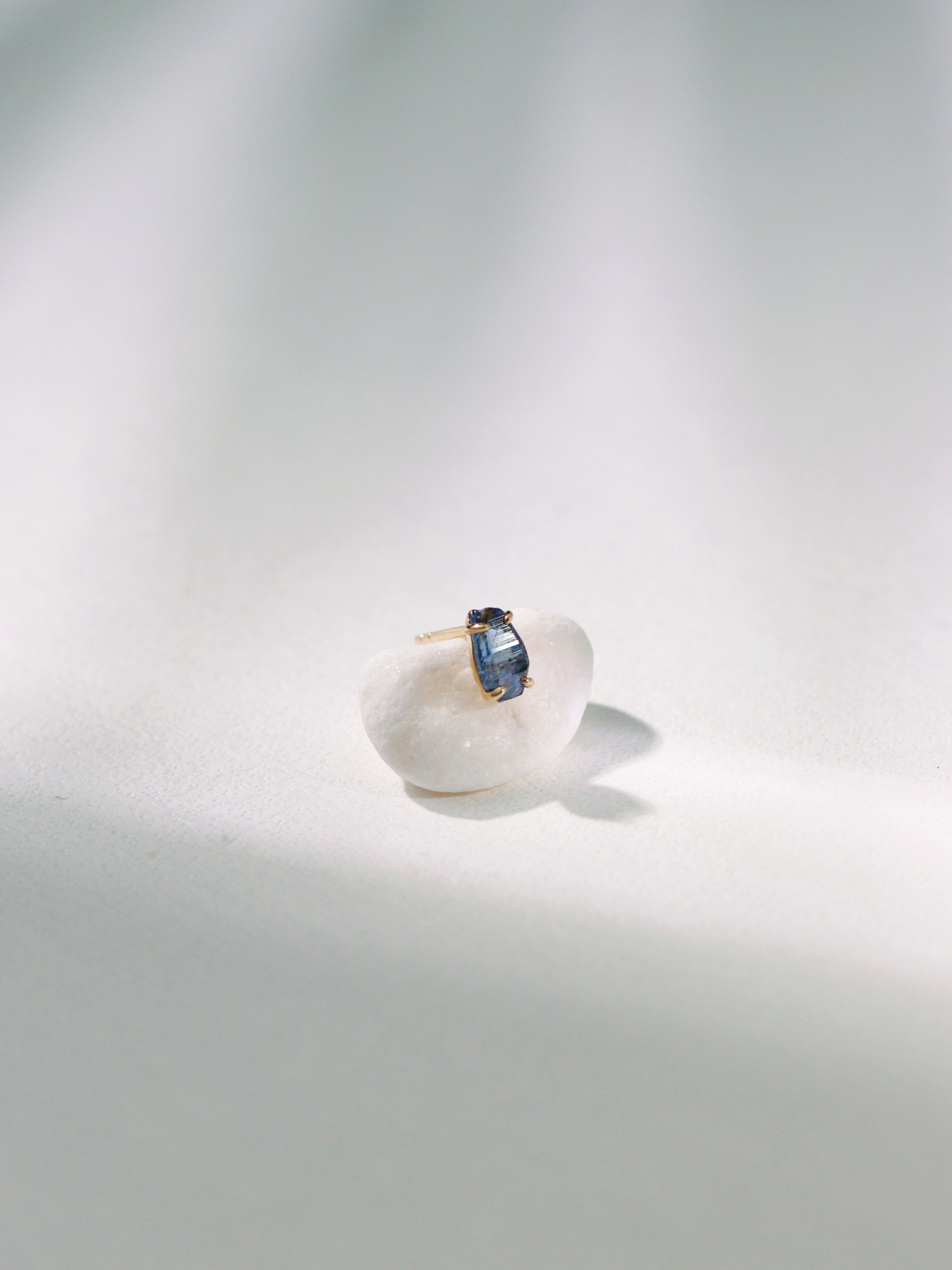 18kt Yellow Gold Sapphire Stud Earrings