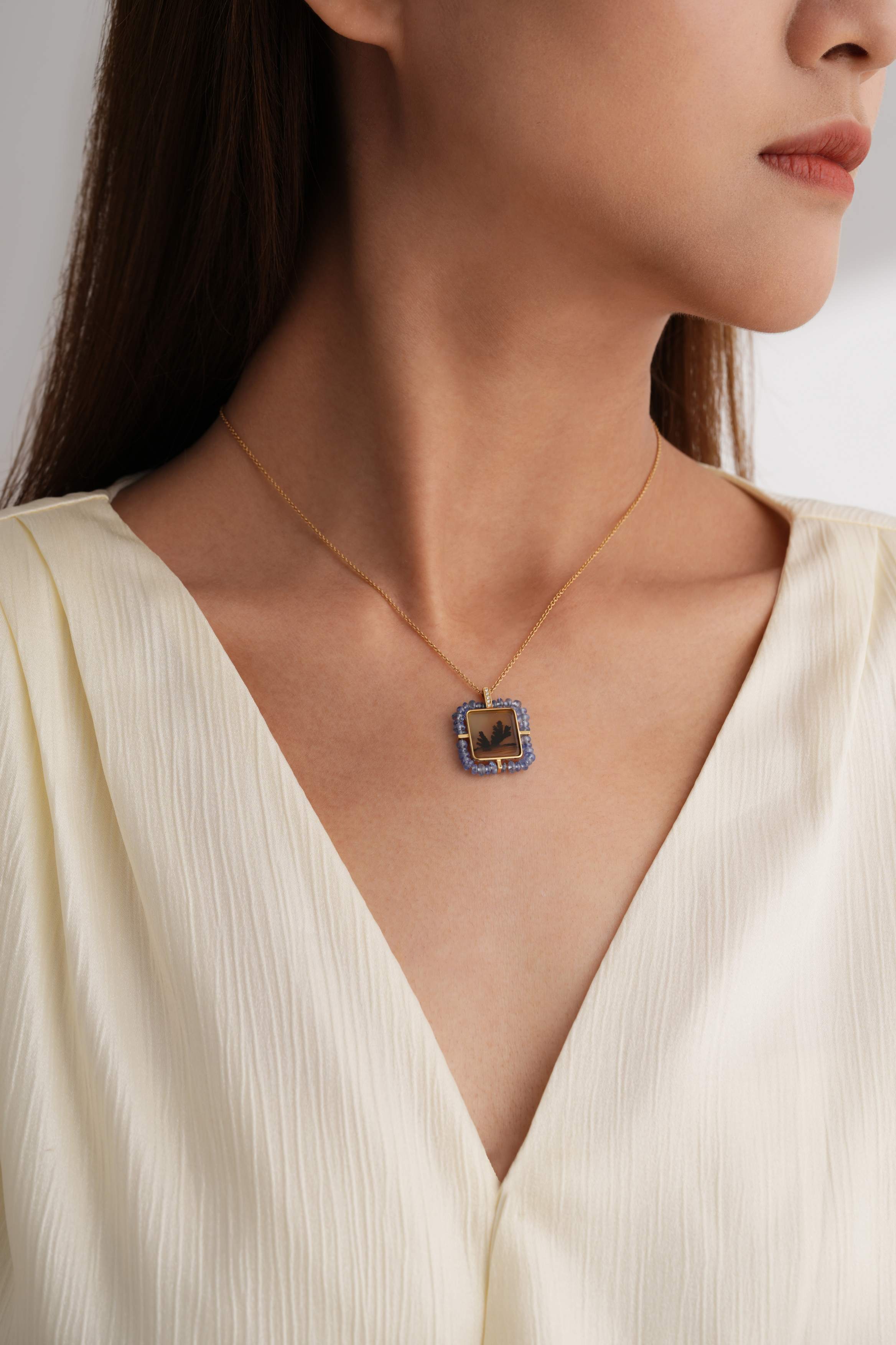 18kt Yellow Gold Sapphire Diamond Landscape Agate Necklace